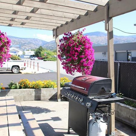 Plaza Motel Penticton Bagian luar foto