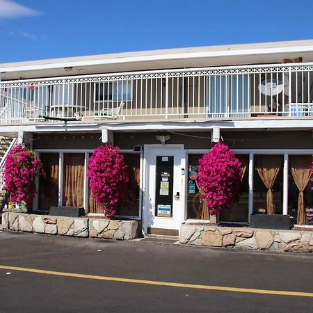 Plaza Motel Penticton Bagian luar foto