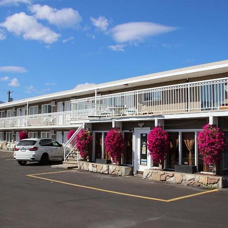 Plaza Motel Penticton Bagian luar foto