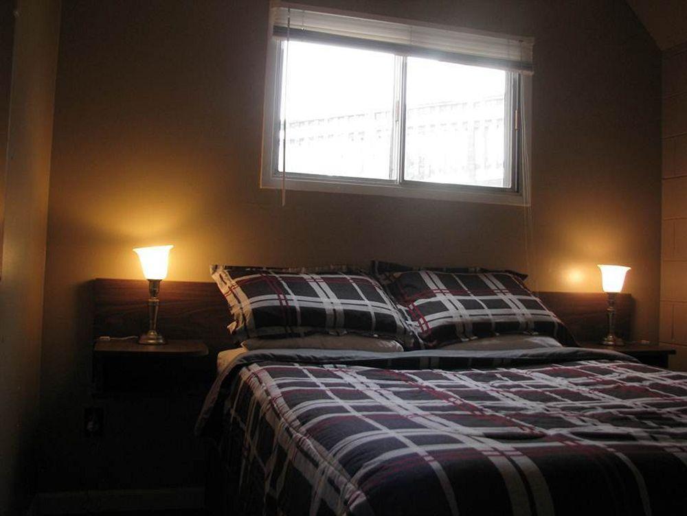 Plaza Motel Penticton Bagian luar foto