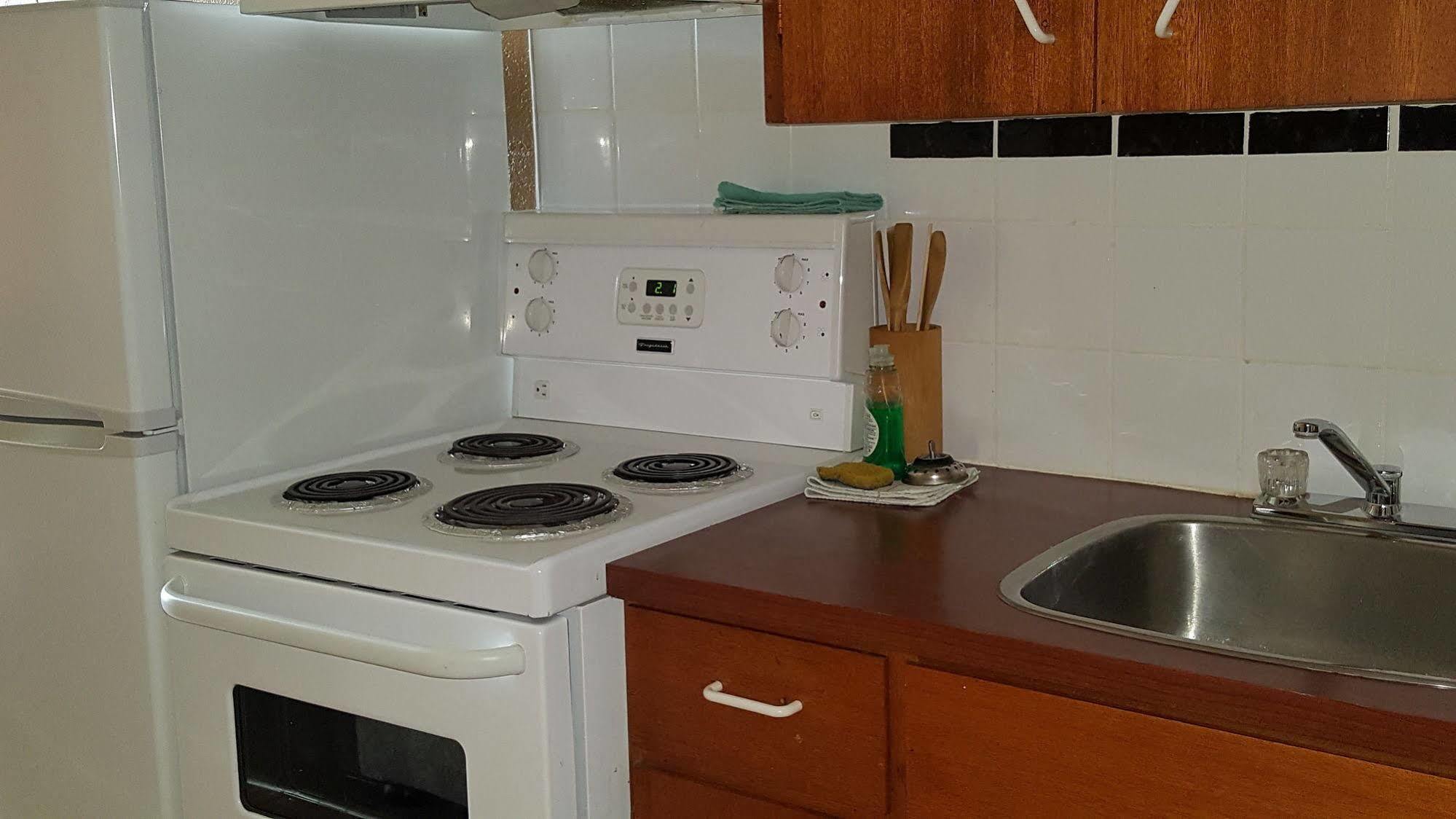 Plaza Motel Penticton Bagian luar foto