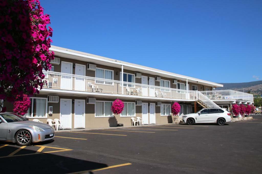 Plaza Motel Penticton Bagian luar foto