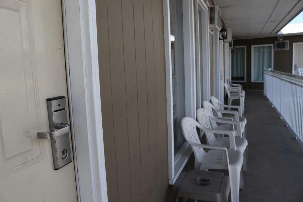 Plaza Motel Penticton Bagian luar foto